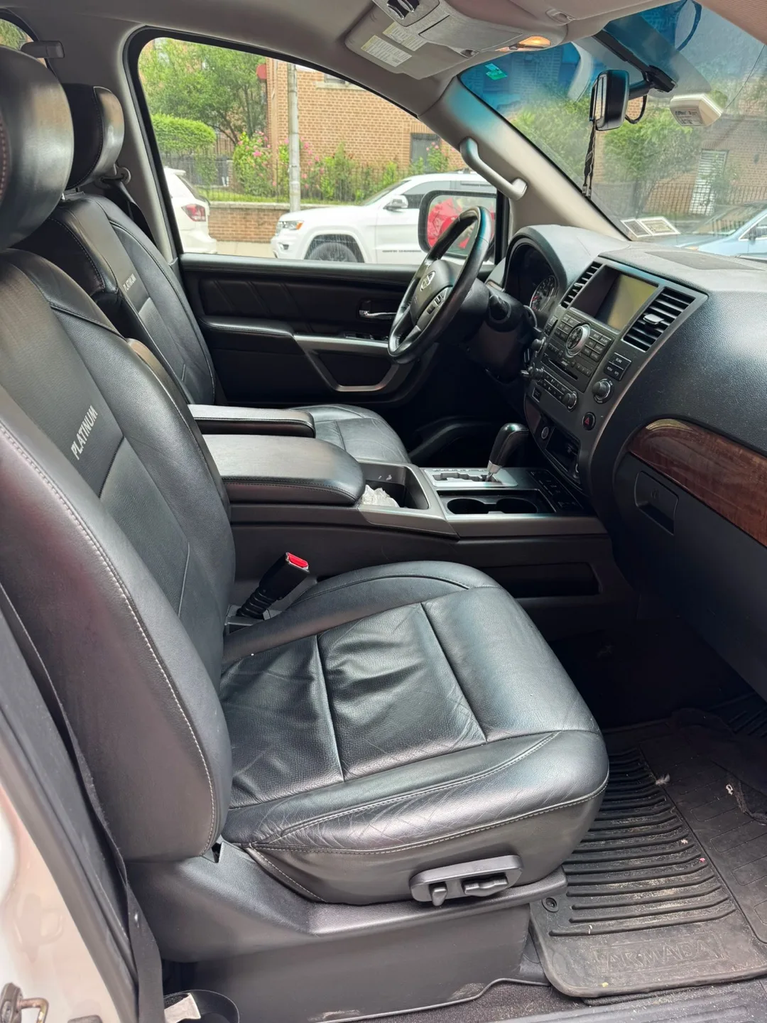 2015 Nissan Armada Platinum Leather Interior SUV image indicator(4)