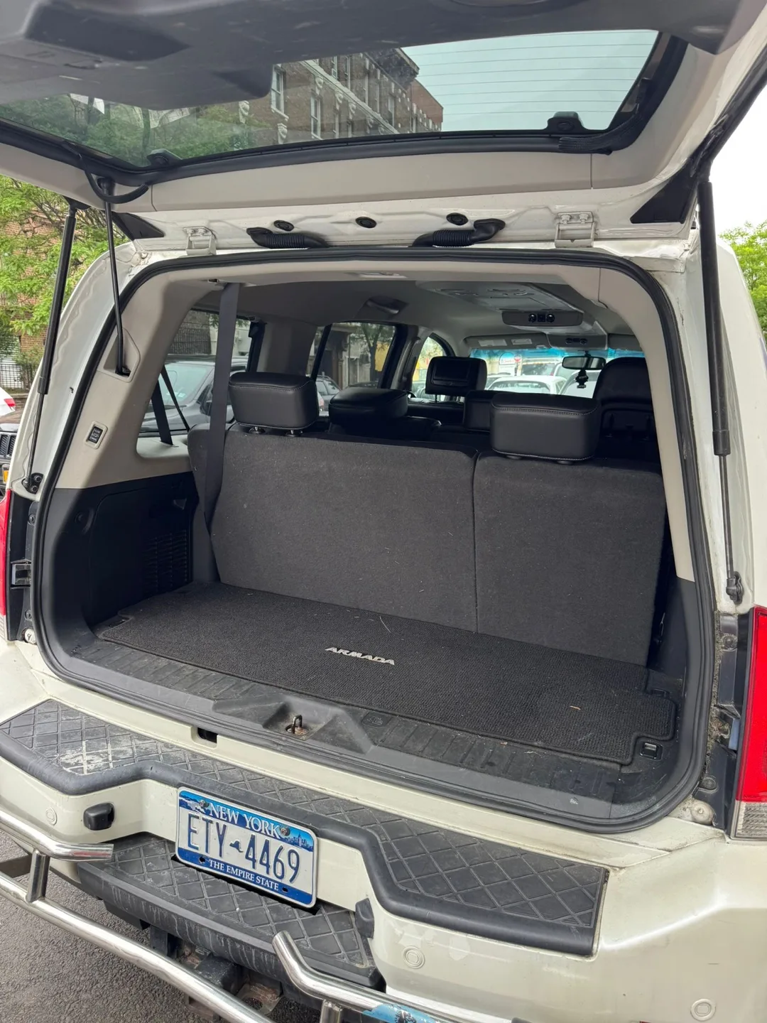 2015 Nissan Armada Platinum Leather Interior SUV image indicator(6)