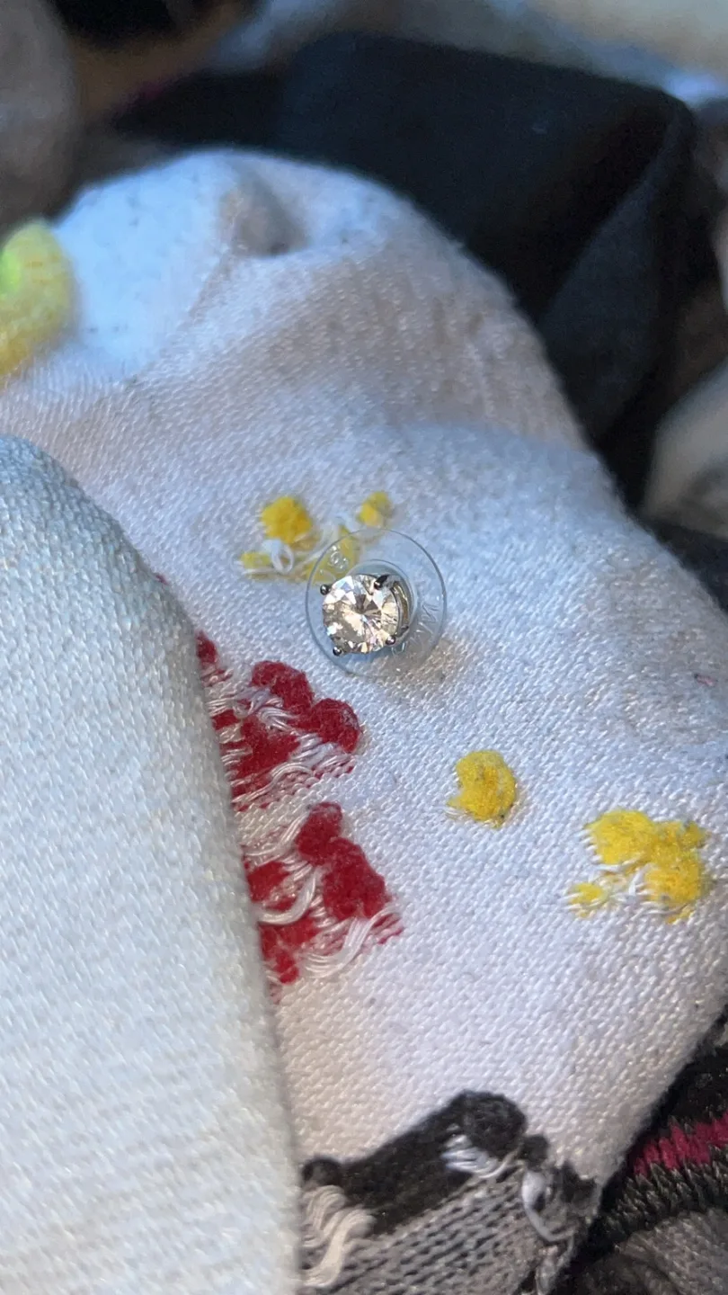 Single Cubic Zirconia Earring #freecycle 🏒 thumbnail