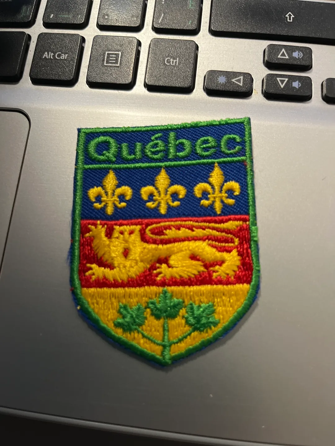 Vintage Québec Souvenir Patch thumbnail