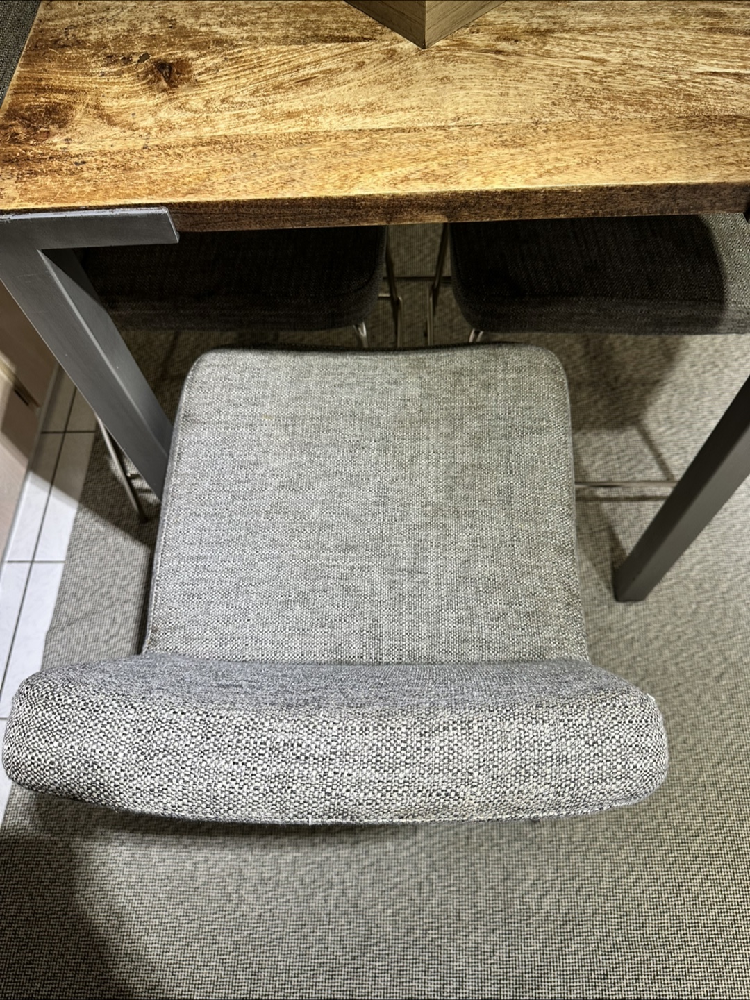 Square kitchen table and four chairs - photo 4