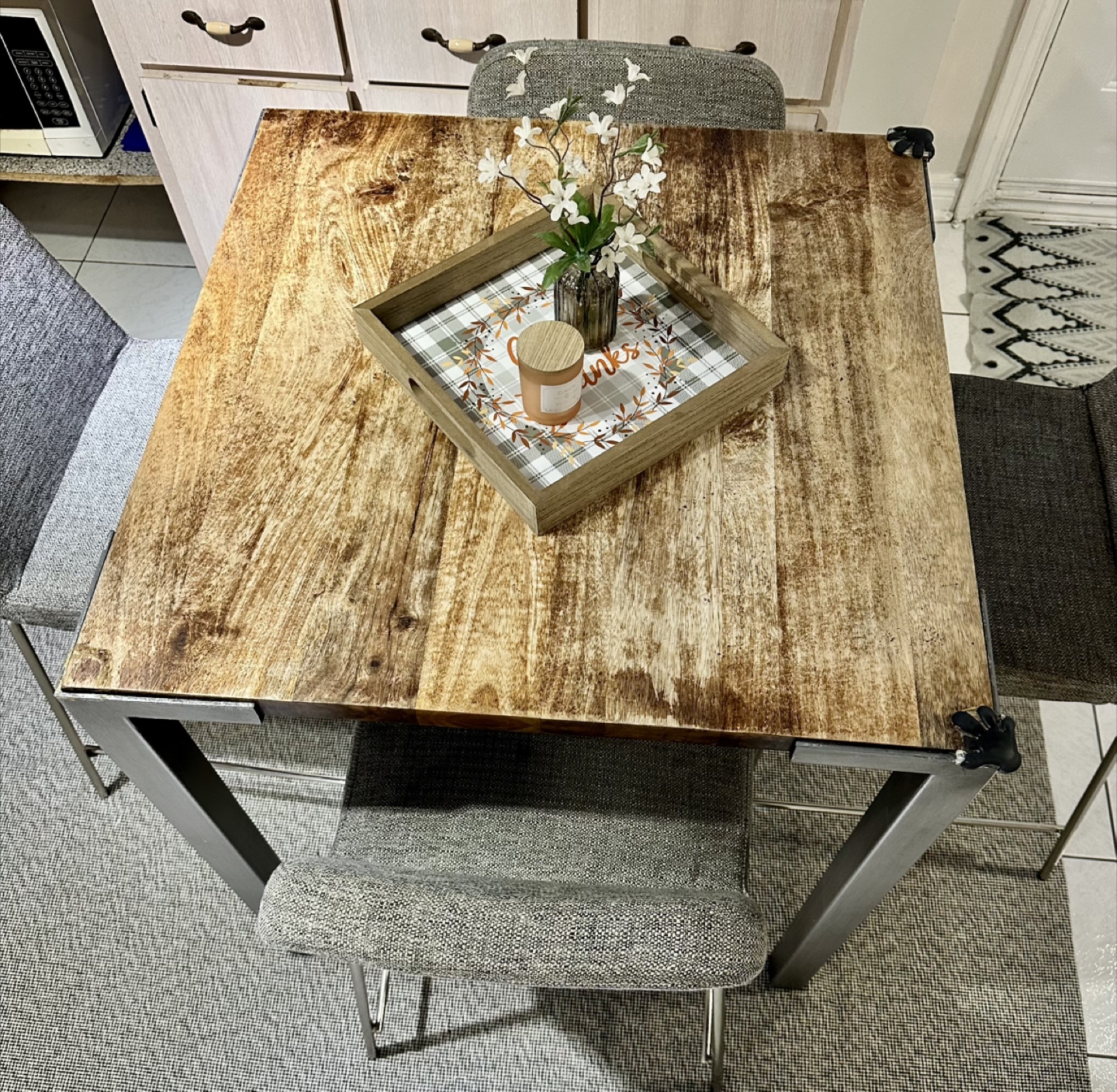 Square kitchen table and four chairs - photo 2