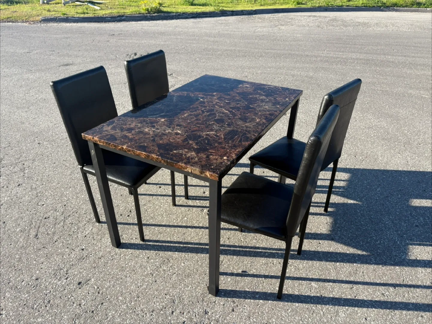 FREE DELIVERY✅• BROWN DINNER / DINING / KITCHEN TABLE SET(4) thumbnail
