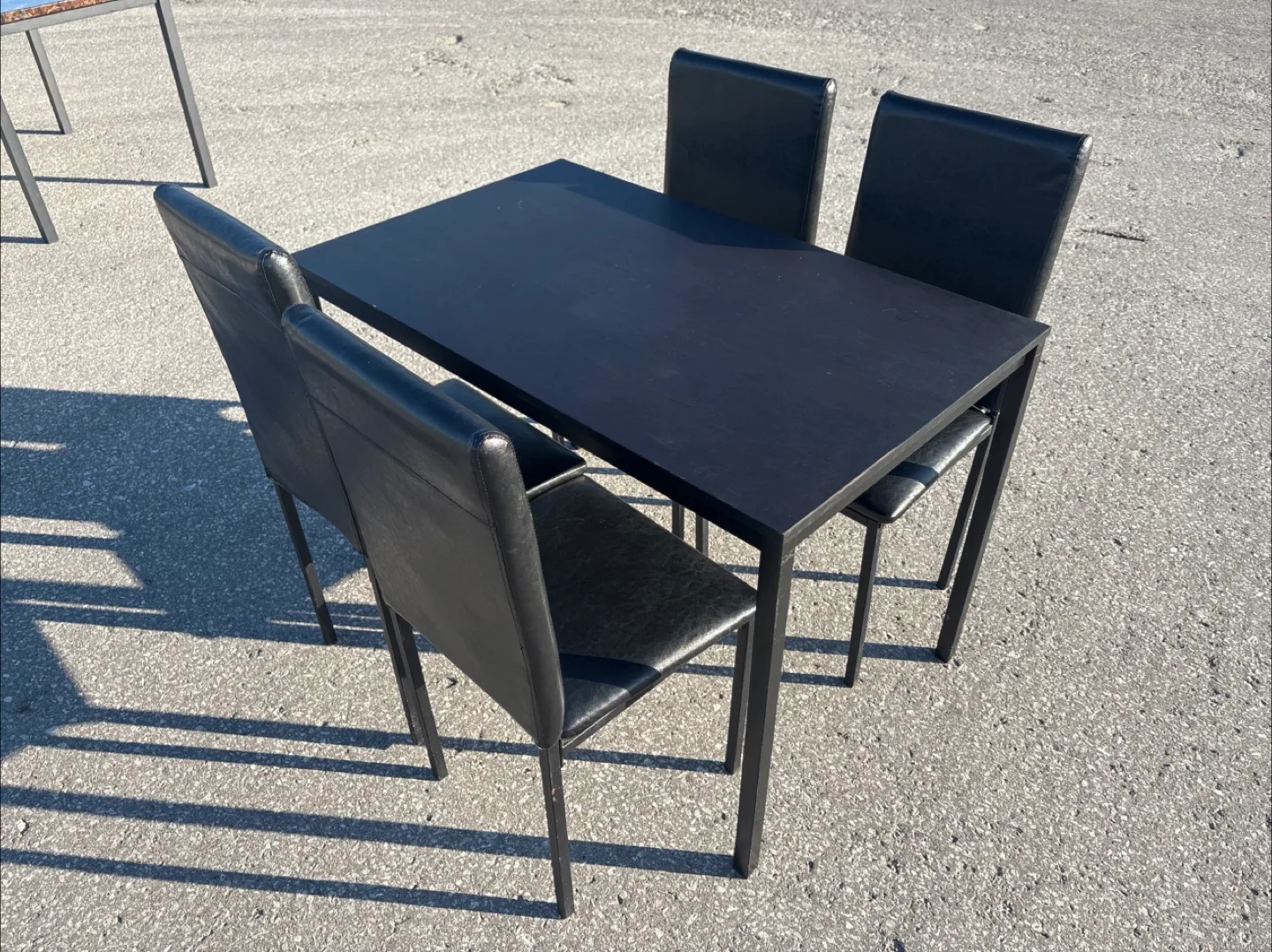 FREE DELIVERY✅• DINNER / DINING / KITCHEN TABLE SET (4 chairs) thumbnail