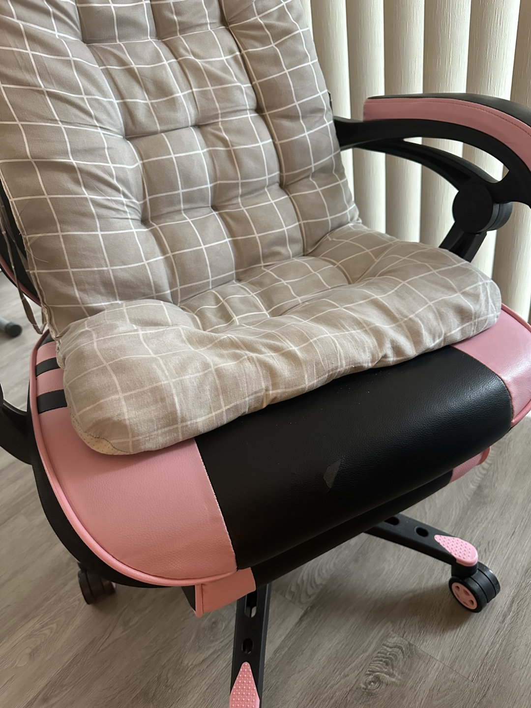 Pink and Black Gaming Chair - photo 2