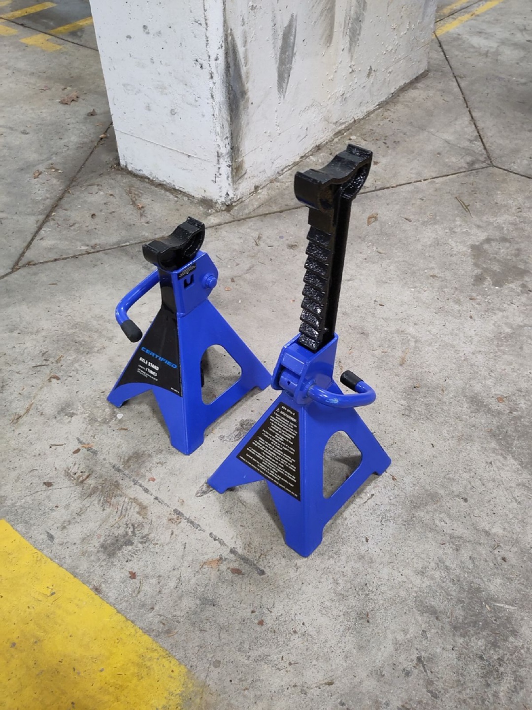 Certified 2-Ton Trolley Jack and Axle Stands Set - photo 4