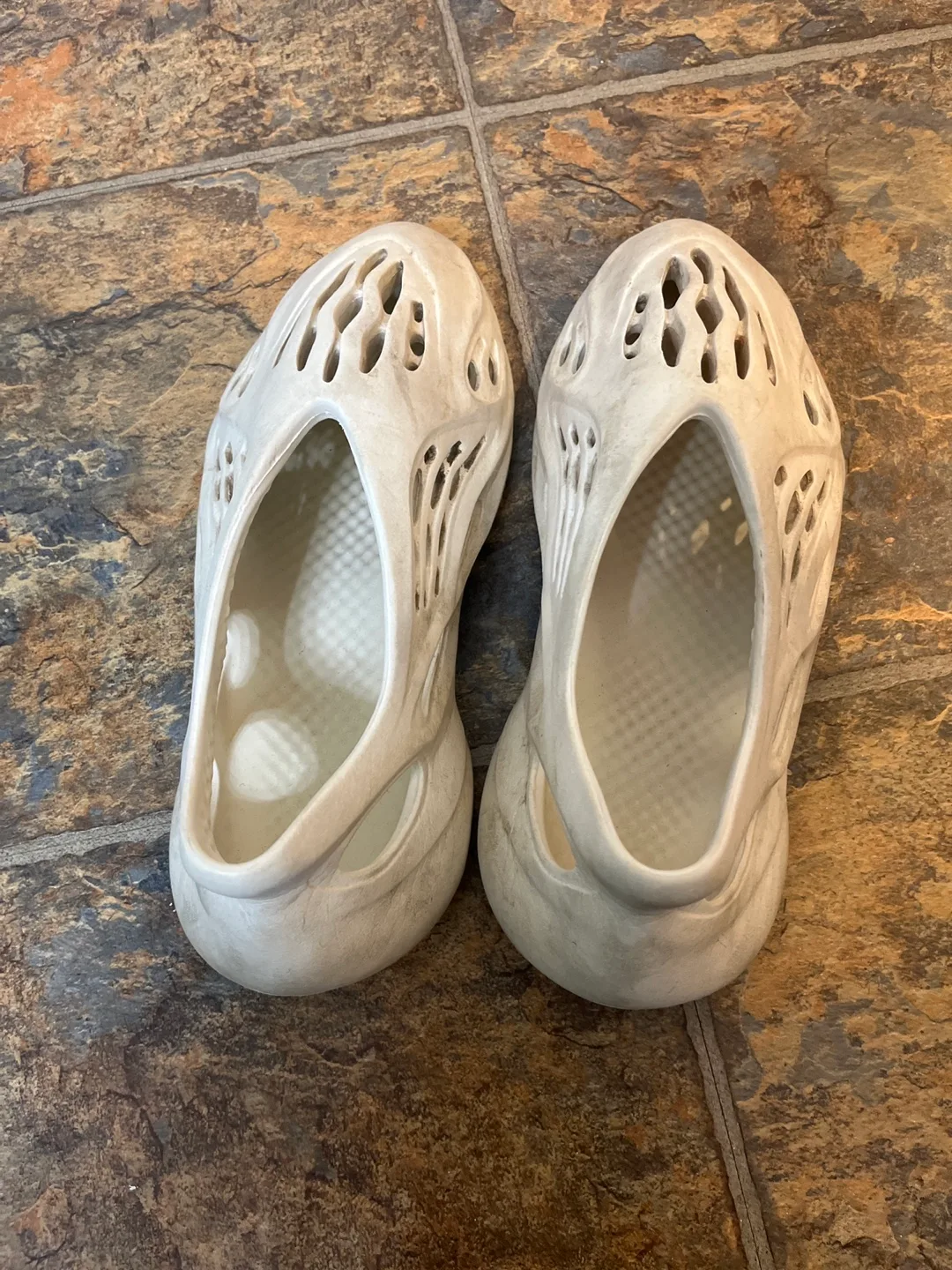 Adidas Yeezy Foam RNNR Sand Size 10 image indicator(2)