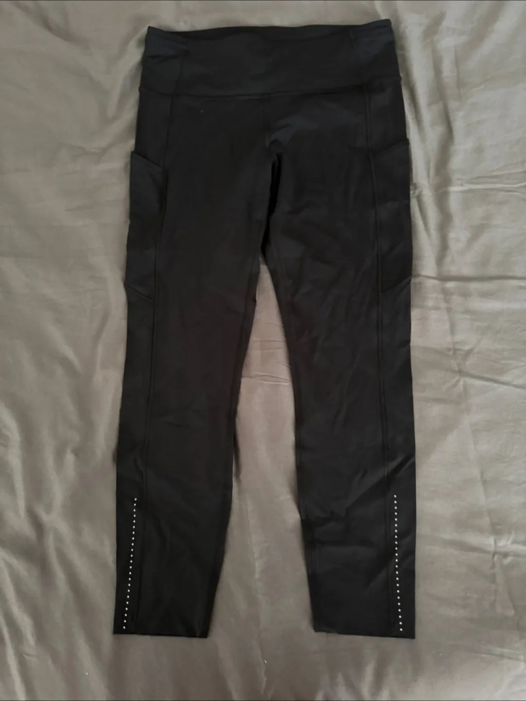 Lululemon Black 7/8 Leggings with Pockets 🏒 thumbnail