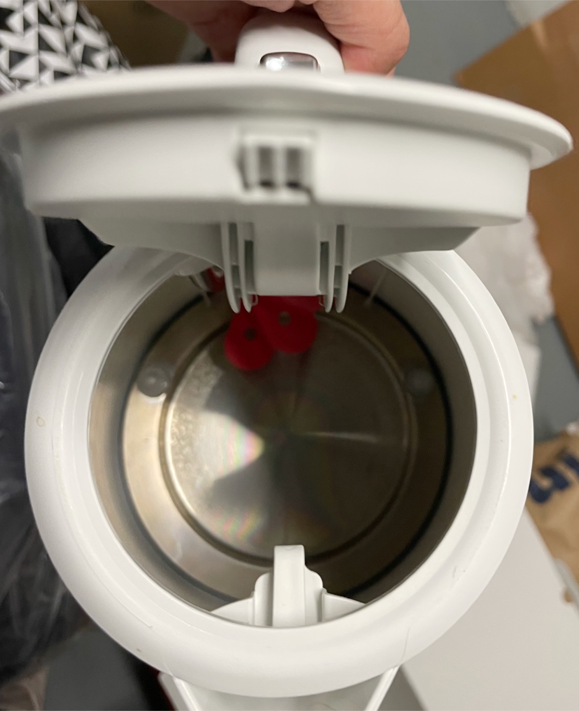 White electric kettle Black & Decker - photo 3
