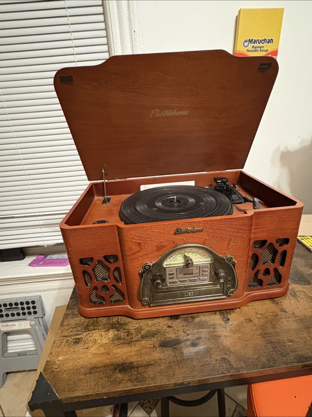 Electrohome 3-in-1 Record Player, CD Player, and Radio - photo 2