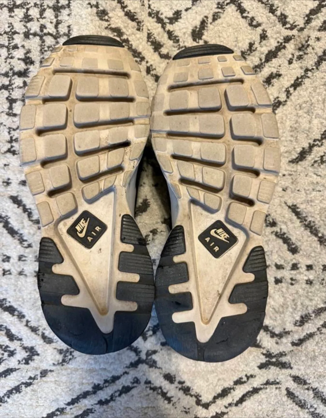 Nike Air Huarache Sneakers - Olive Green image indicator(4)