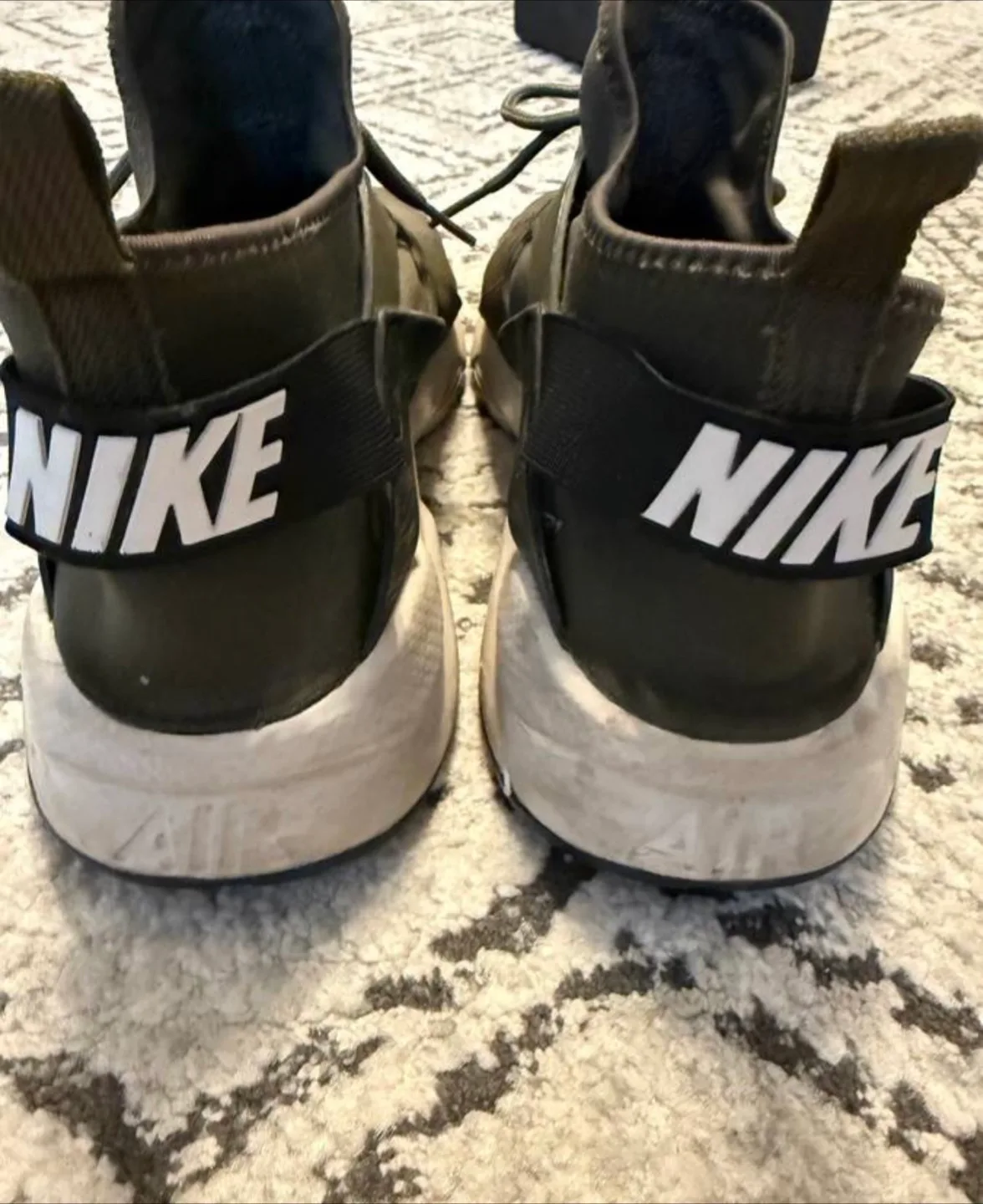 Nike Air Huarache Sneakers - Olive Green image indicator(3)