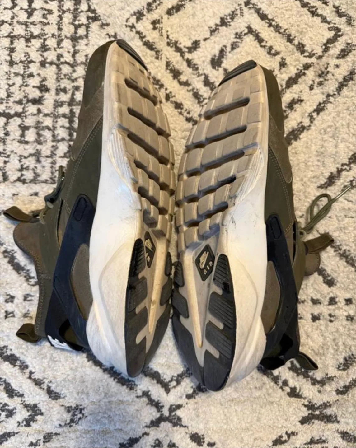 Nike Air Huarache Sneakers - Olive Green image indicator(2)