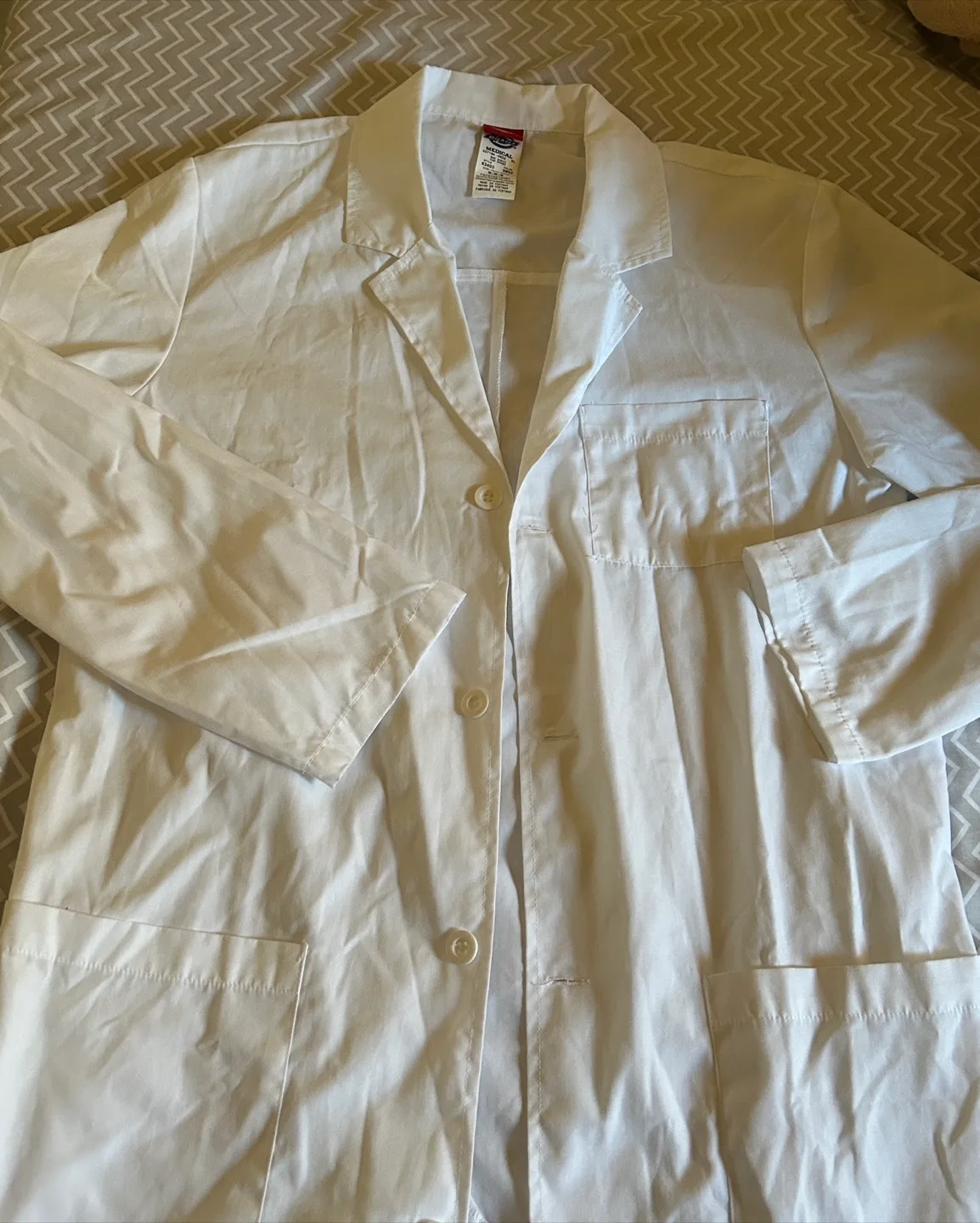 White Medical Lab Coat - M thumbnail