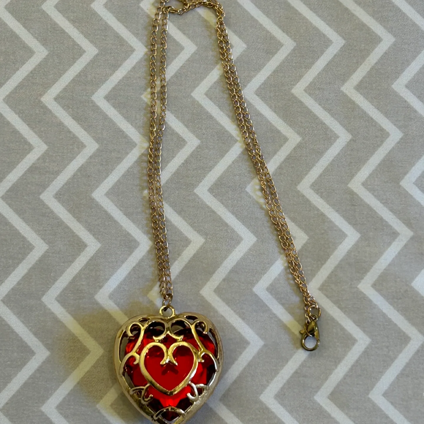 Legend of Zelda heart container necklace thumbnail