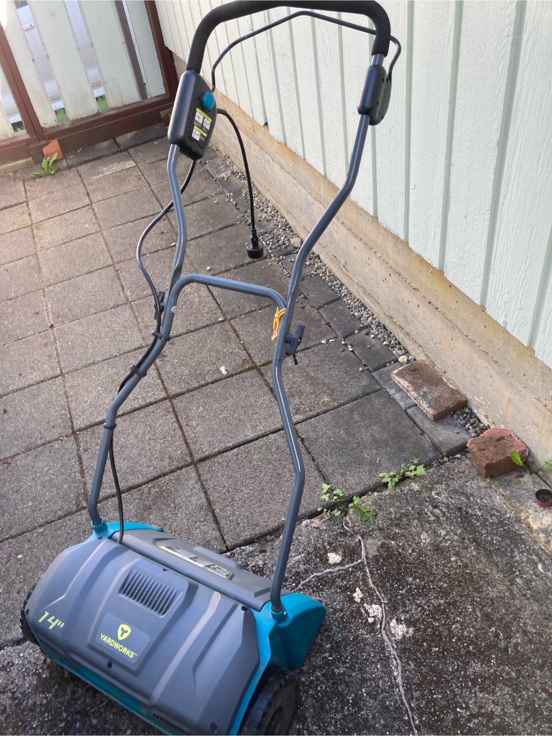 Yardworks GLR120CU 14-in 10A Corded Electric Dethatcher