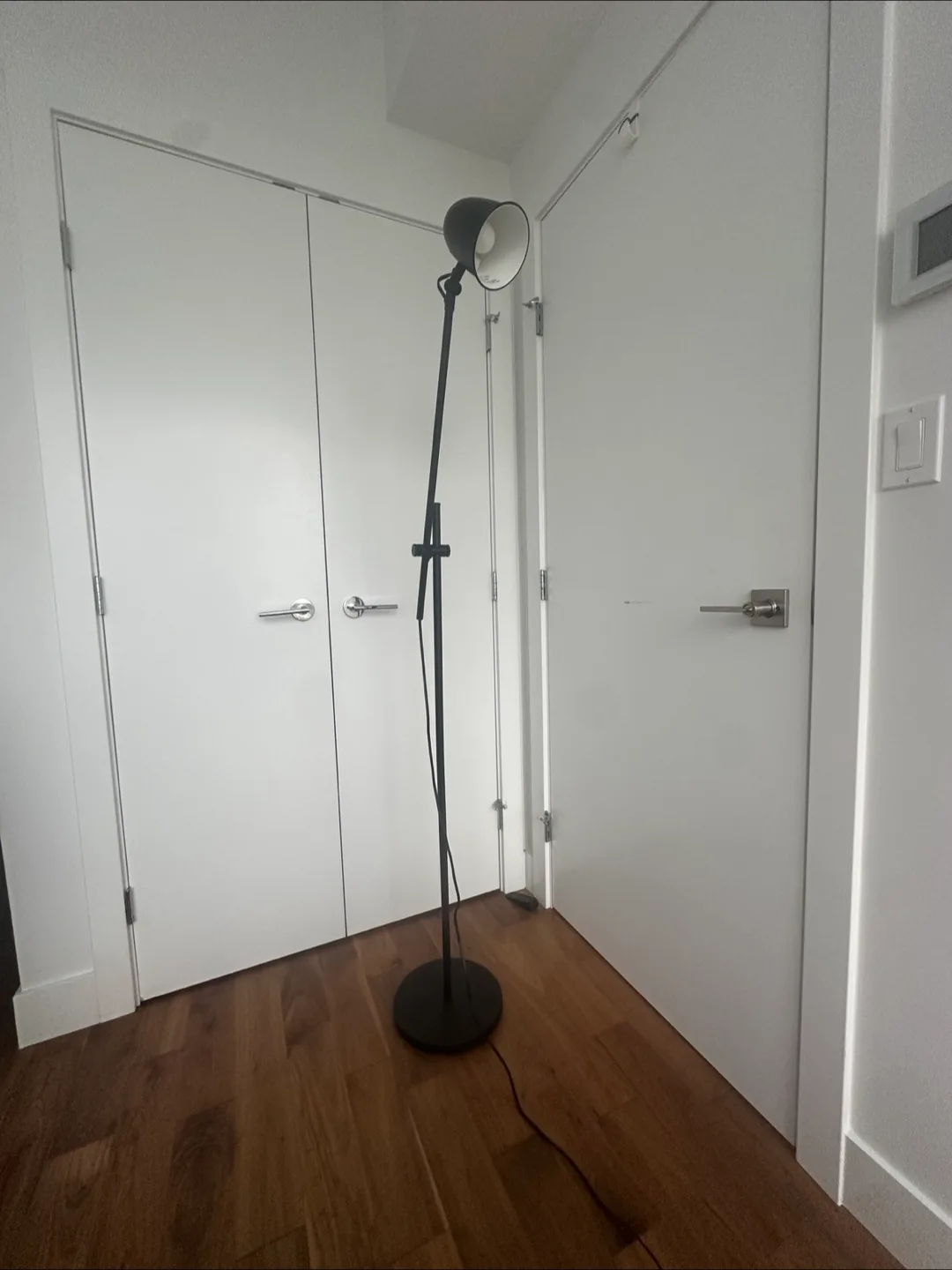 IKEA black floor lamp image indicator(3)