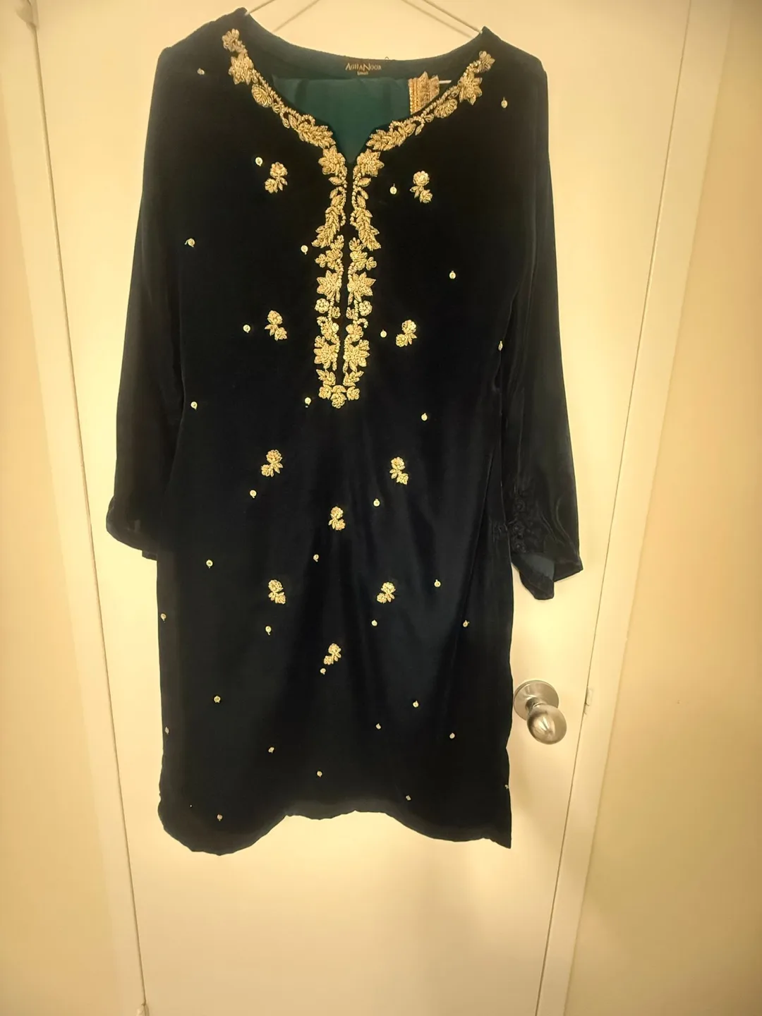 Gorgeous Teal and Gold Pakistani Shalwar Kameez thumbnail