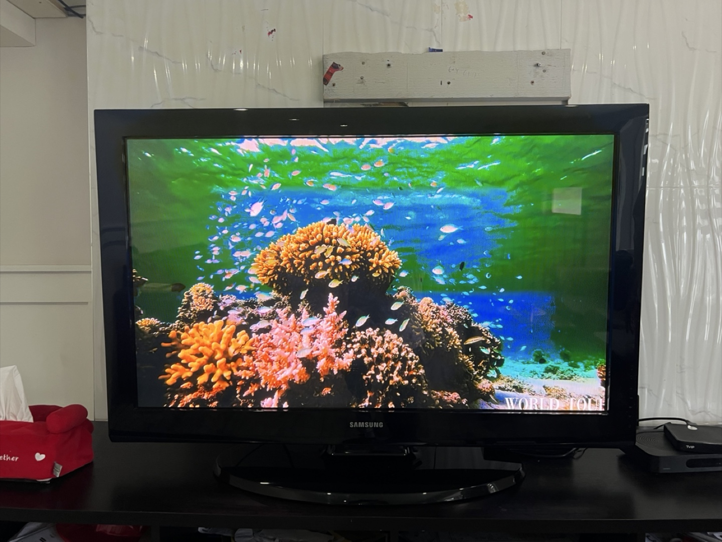 Samsung Plasma TV 48” Excellent Condition! - photo 3