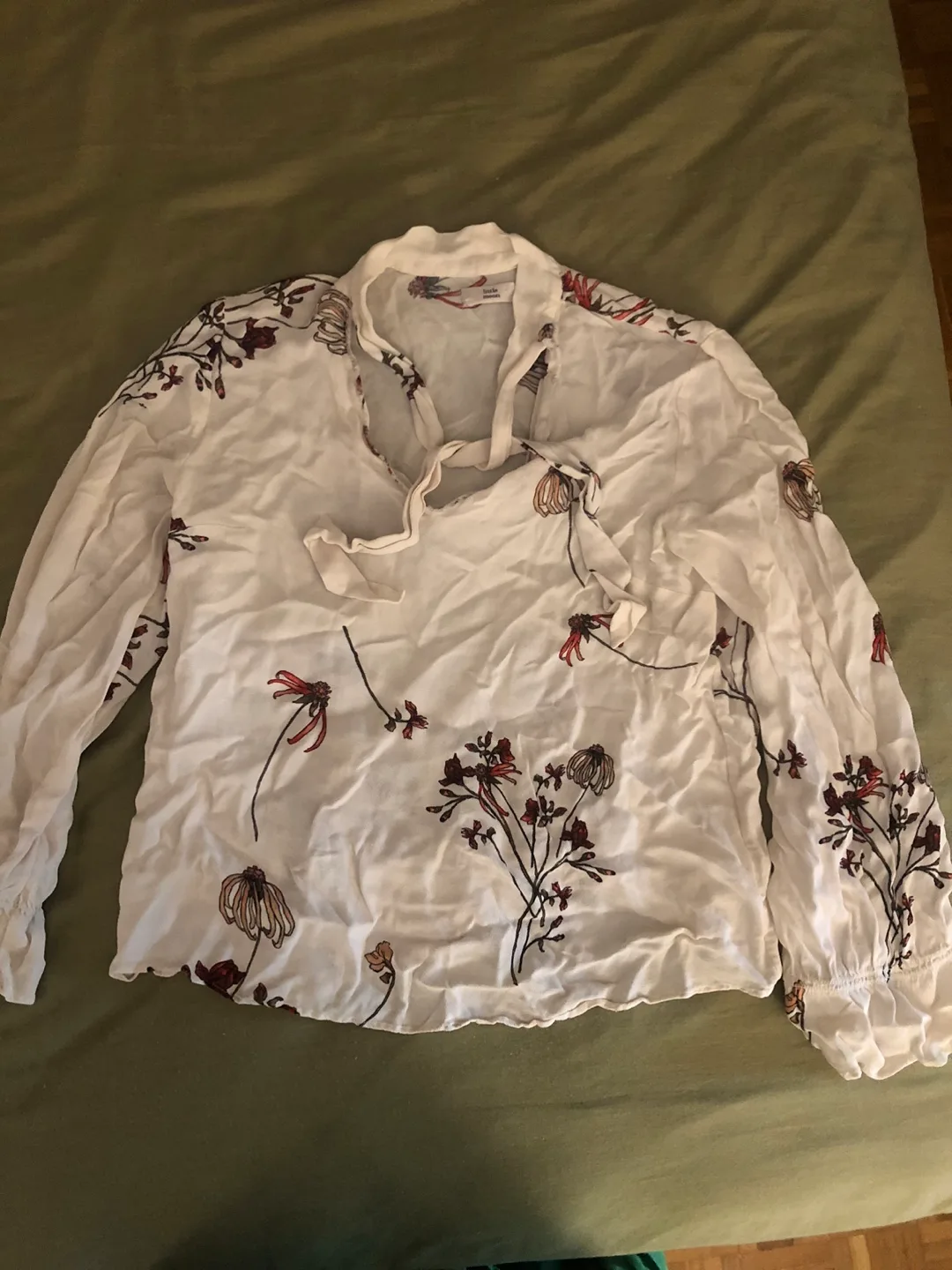 Bundle of clothes for women image indicator(4)