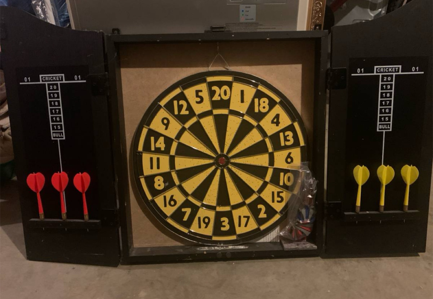 Churchill Pub Sports Dartboard Cabinet - photo 2