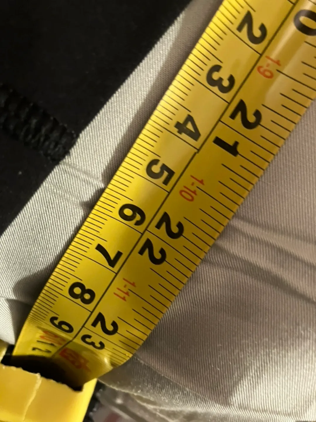 Lululemon Black 7/8 Leggings Size 6 image indicator(3)