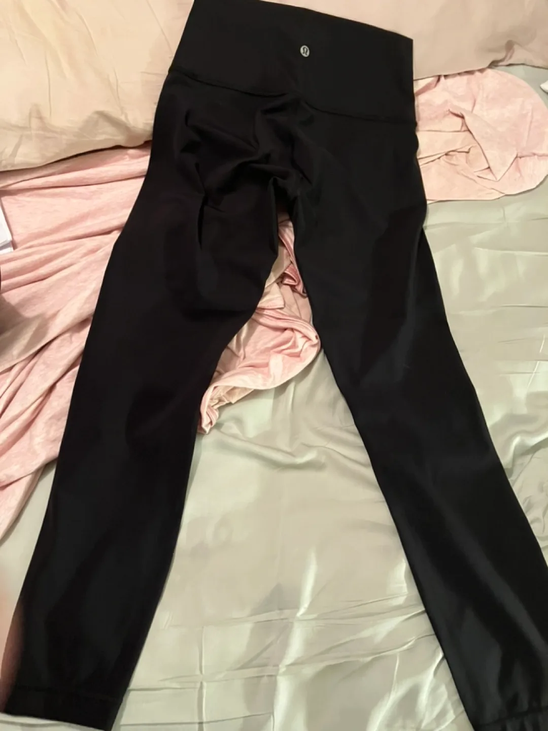 Lululemon Black 7/8 Leggings Size 6 image indicator(2)