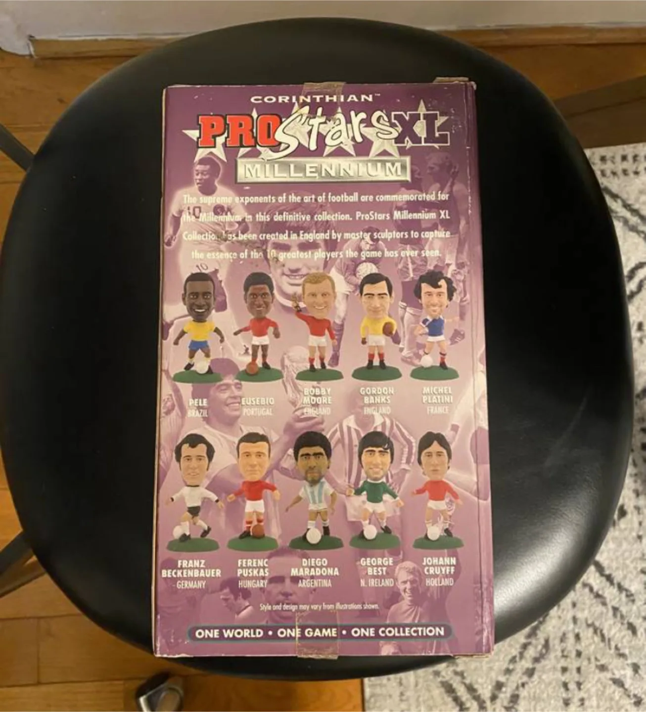 Corinthian Pro Stars XL Millennium Pele Collectible Figure image indicator(4)