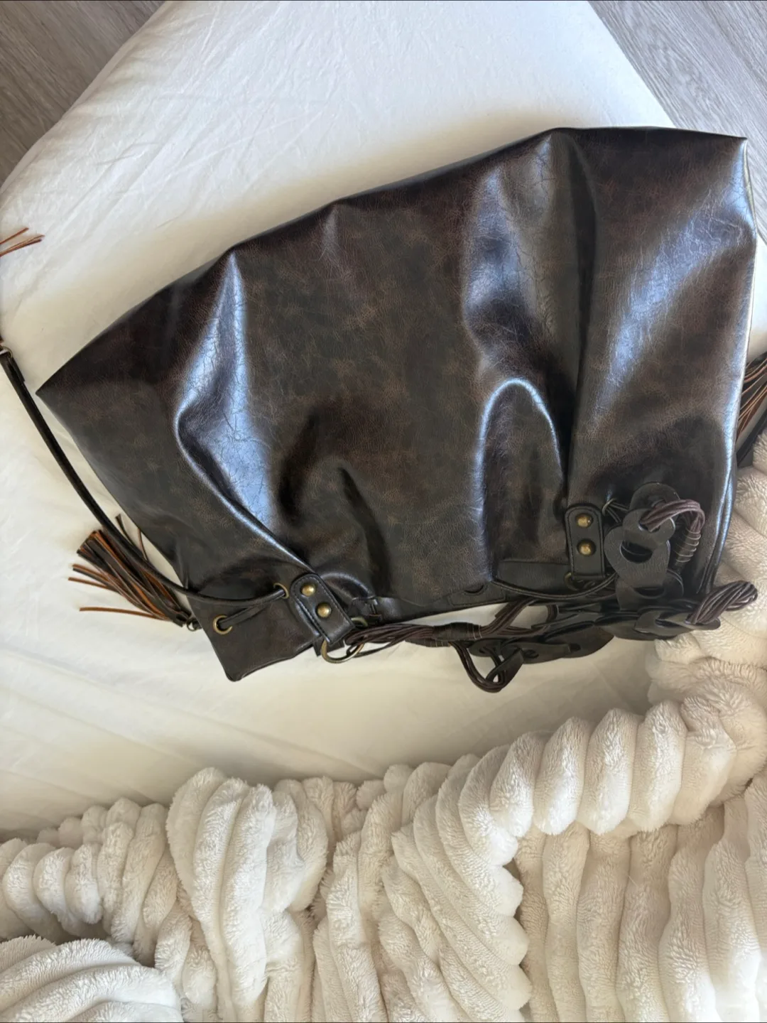 Silence+noise brown leather bag image indicator(9)