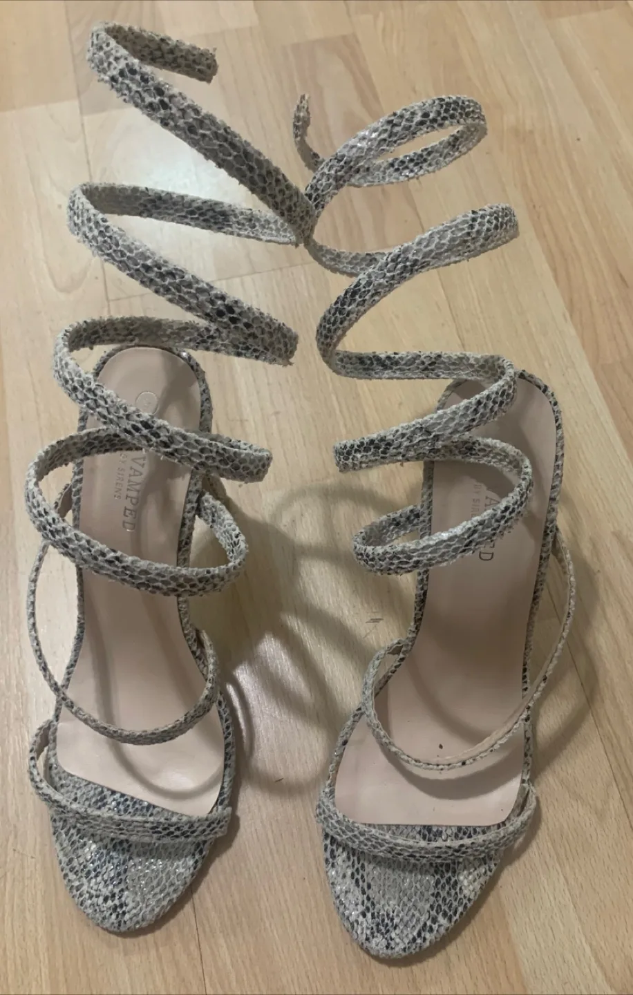 Stunning Snake Print Spiral High Heels-Label Size 40 ,US- 8 . image indicator(4)