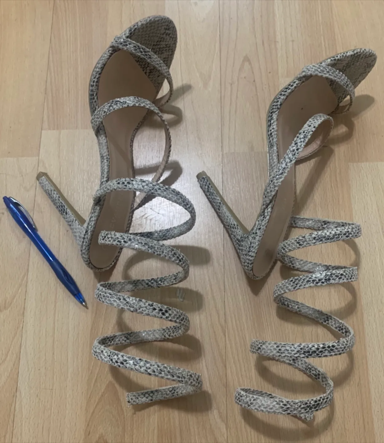 Stunning Snake Print Spiral High Heels-Label Size 40 ,US- 8 . image indicator(2)