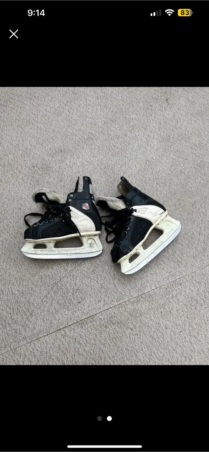CCM 605 Hockey Skates, size 8 image indicator(2)