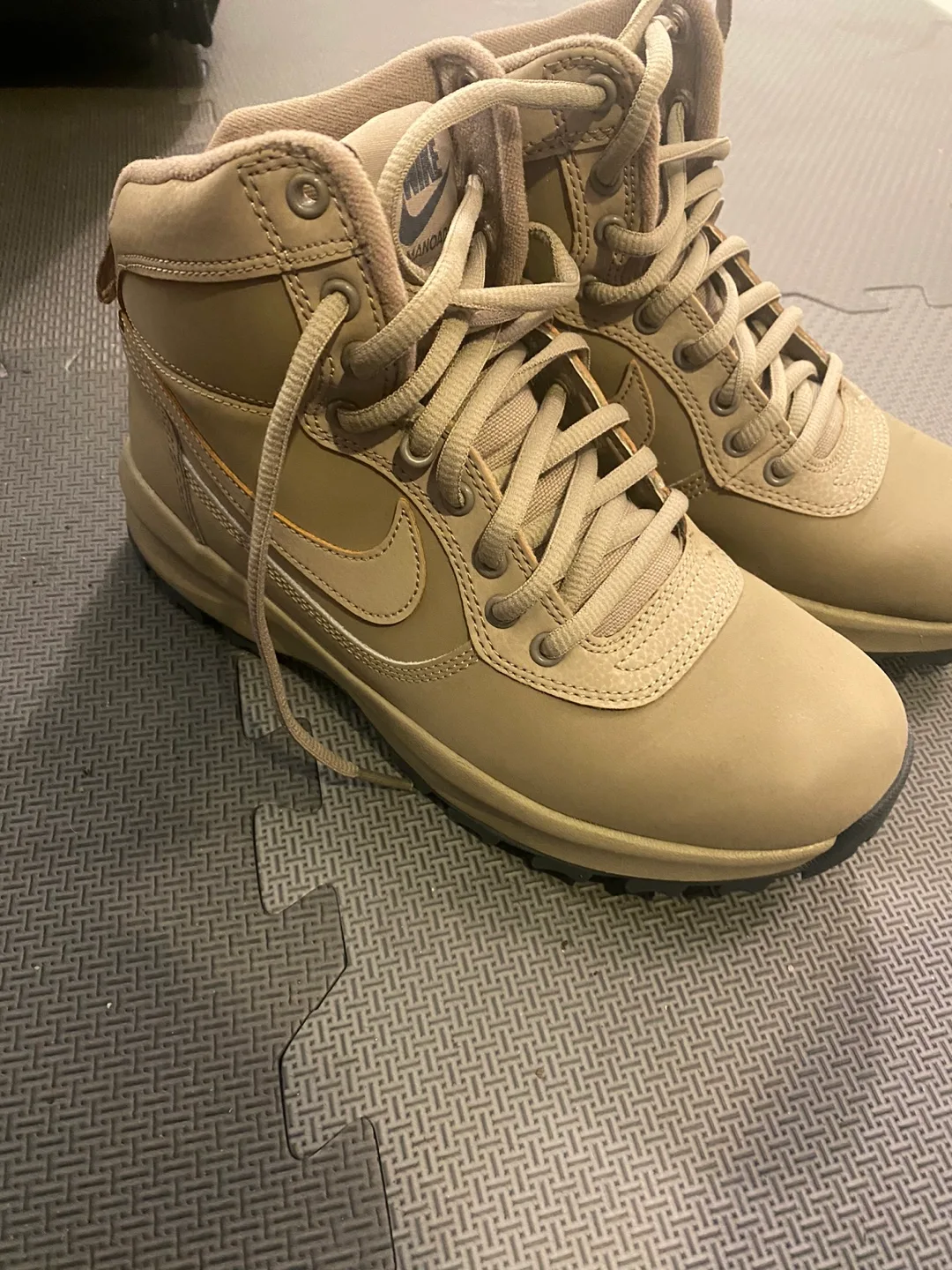 Nike Tan High Top Hiking Boots thumbnail