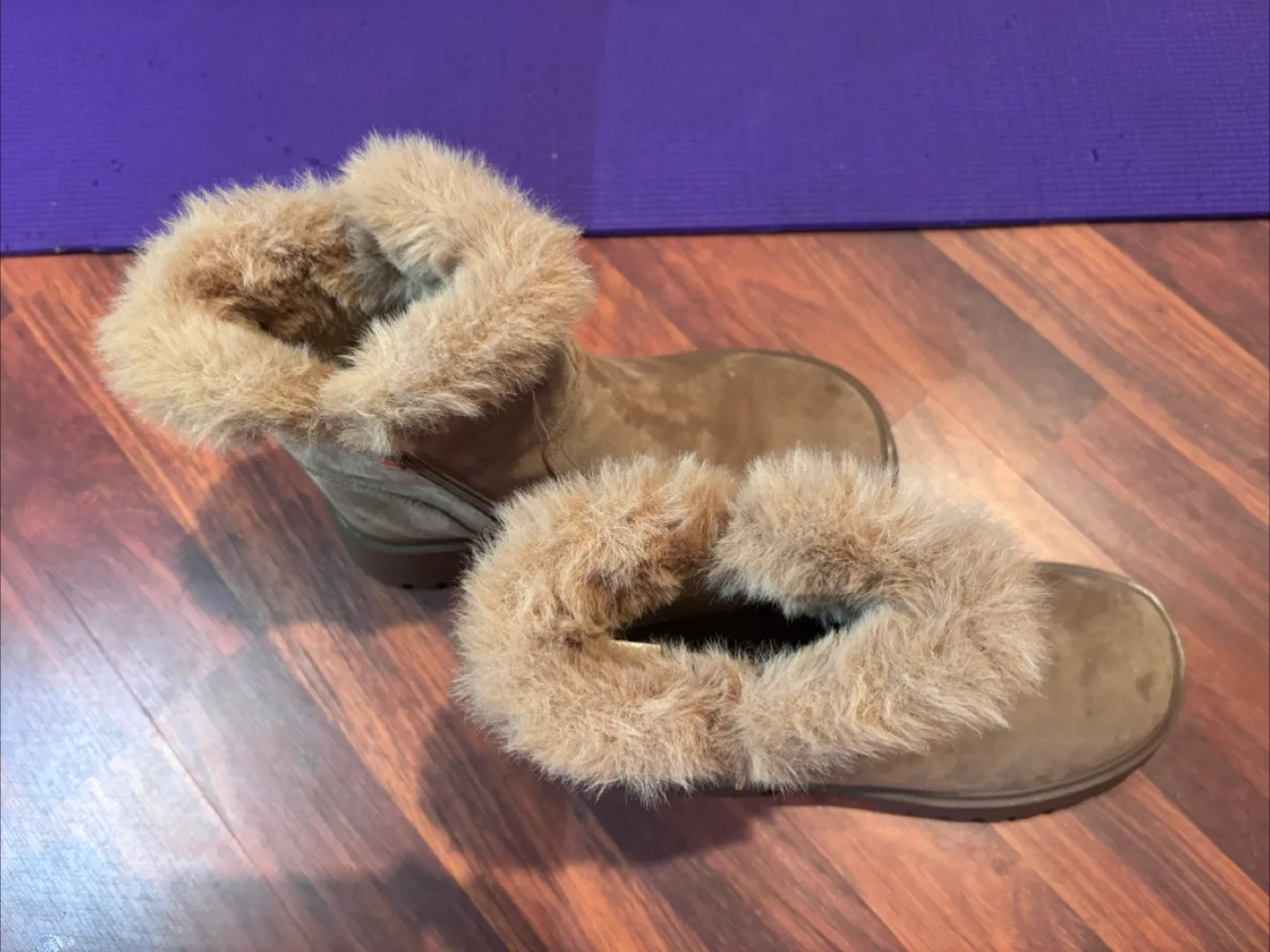 Cozy Winter Boots – Women’s Size 6 🏒 image indicator(3)