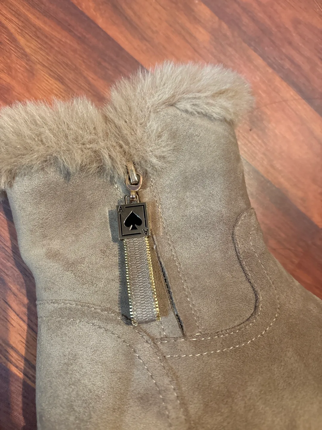 Cozy Winter Boots – Women’s Size 6 🏒 image indicator(5)
