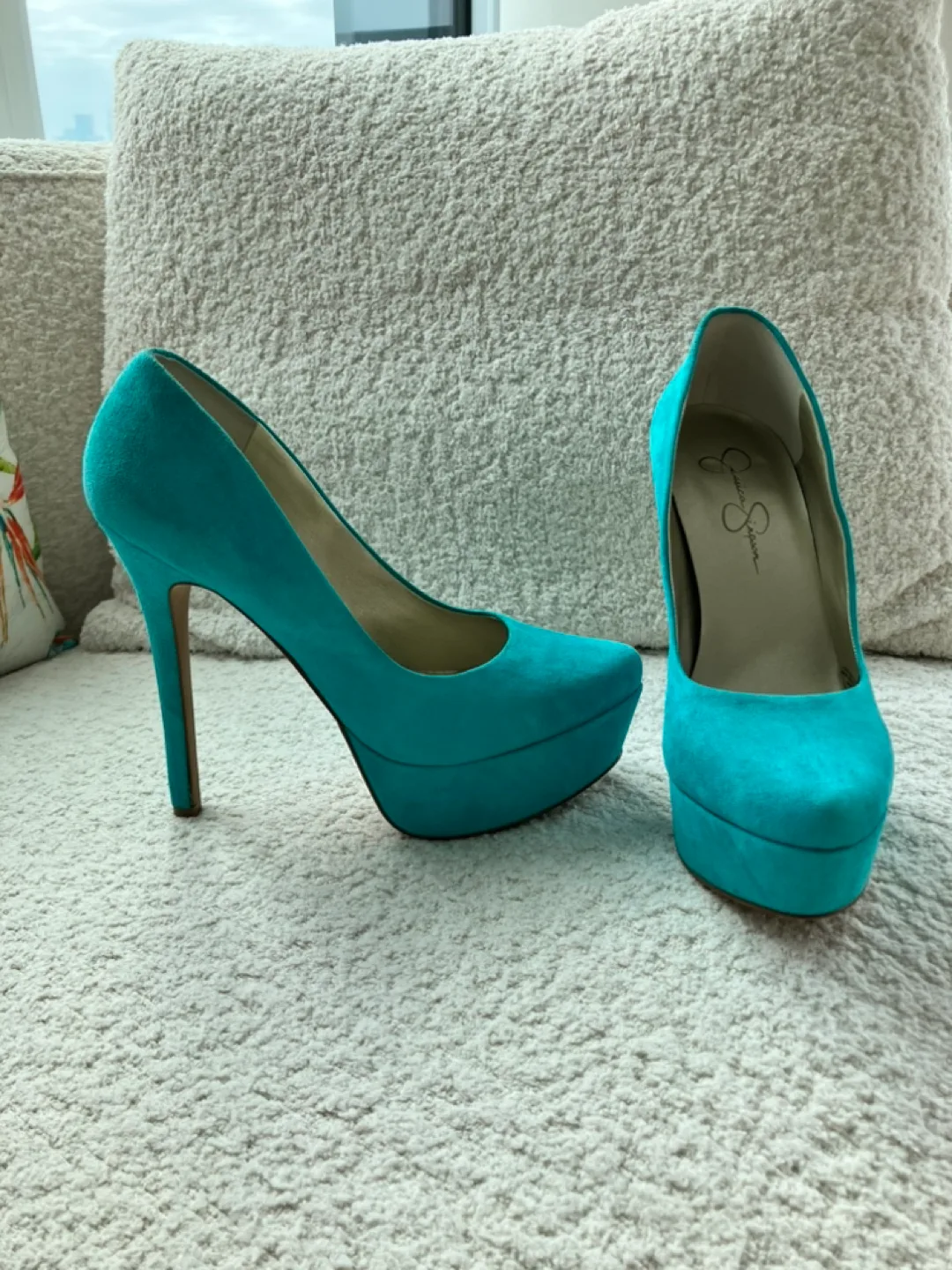 Jessica Simpson Waleo platform pump image indicator(4)