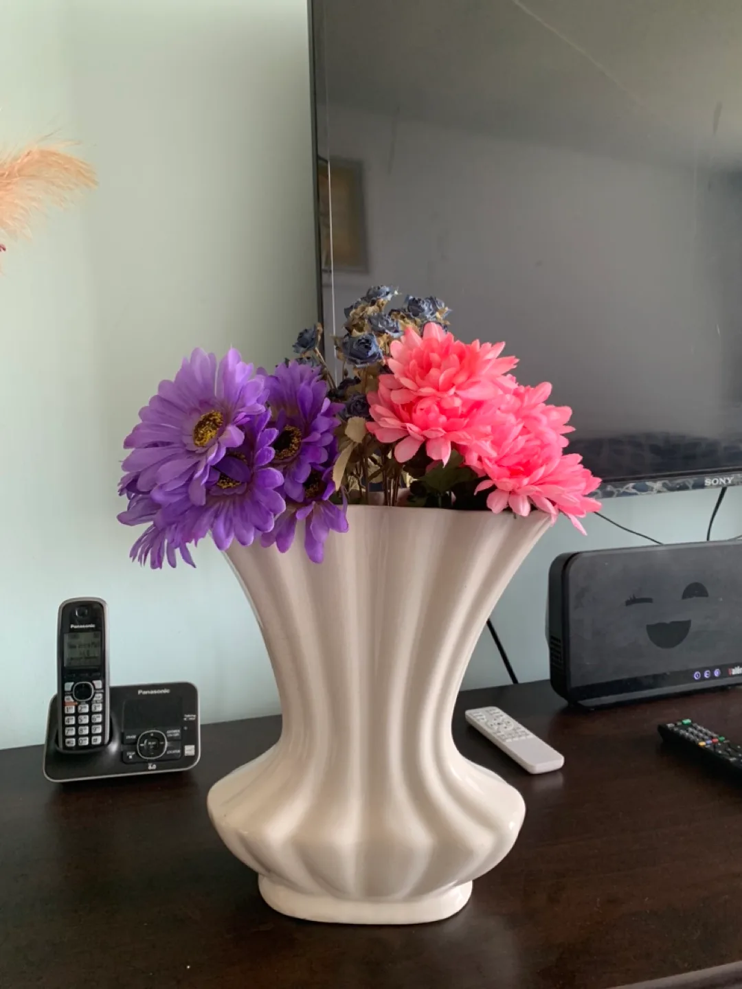 Vintage White Ceramic Vase image indicator(5)