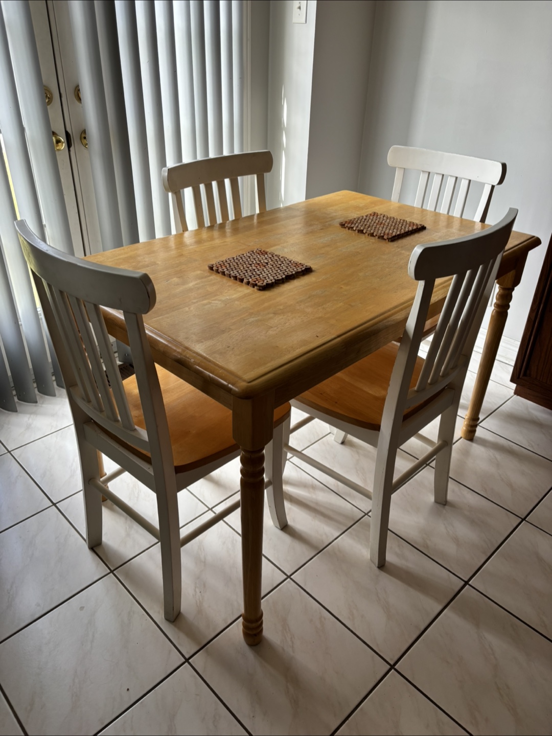 Four-Piece Dining Set - Table and Chairs - photo 2