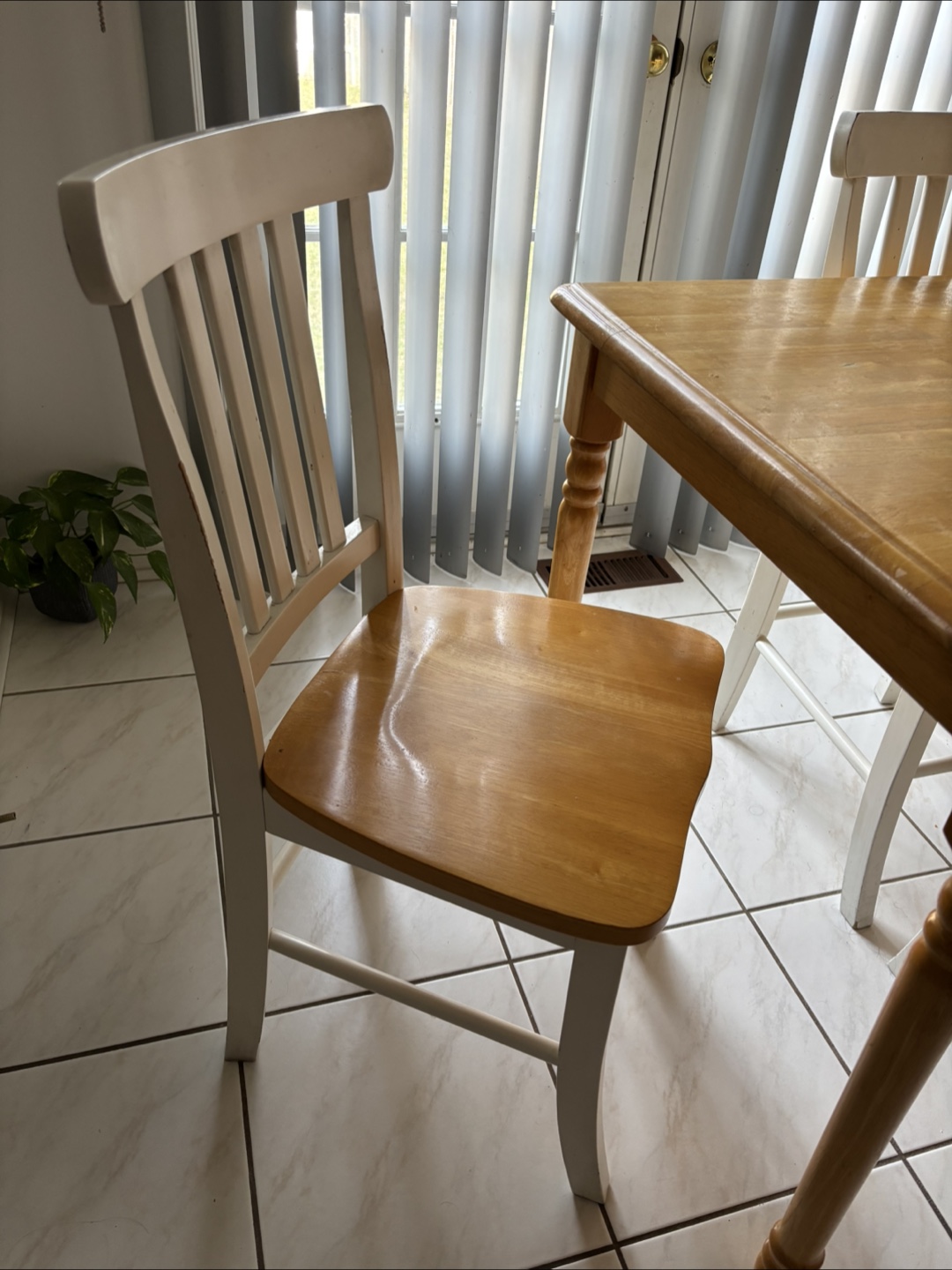 Four-Piece Dining Set - Table and Chairs - photo 4