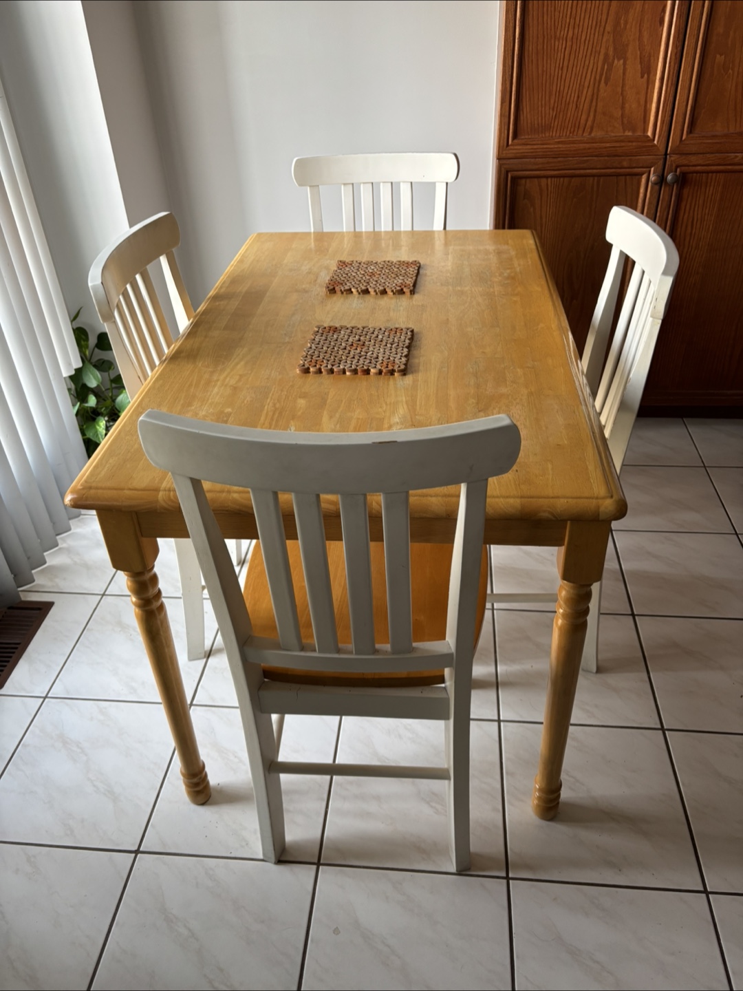 Four-Piece Dining Set - Table and Chairs - photo 3