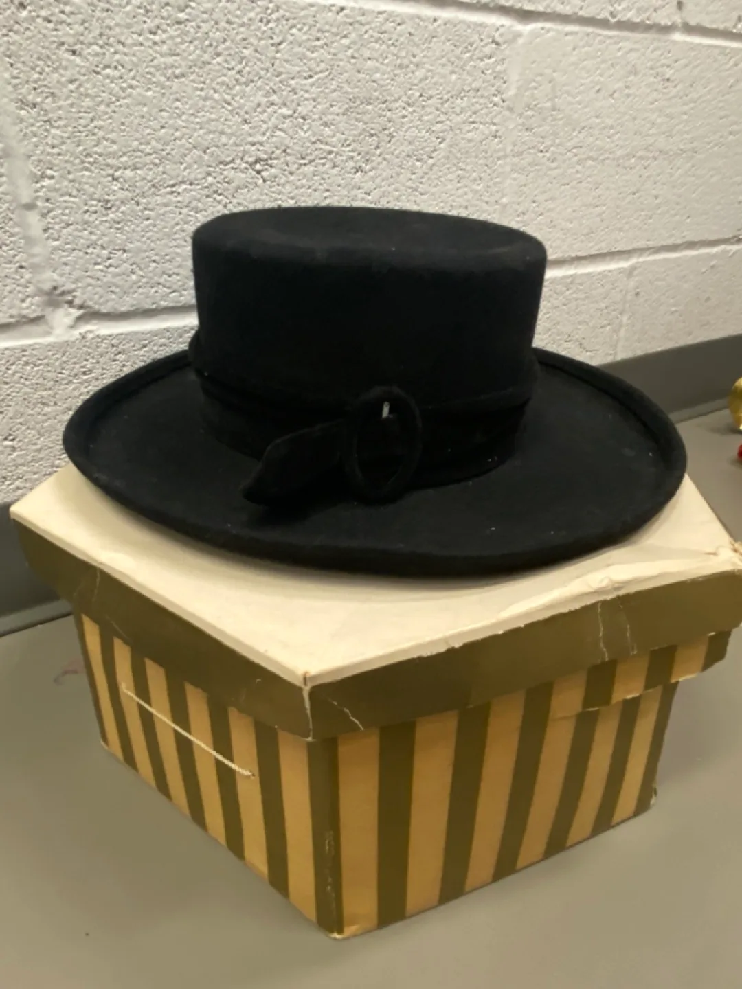 3 Vintage Women's Hats thumbnail