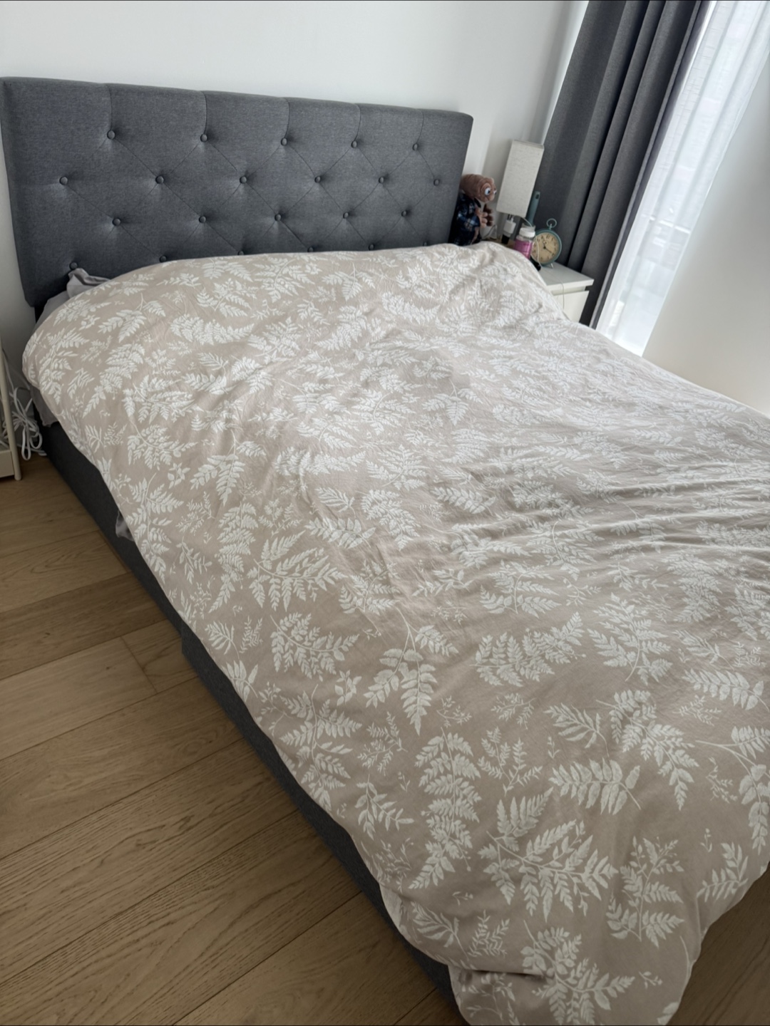 Queen Size Bed Frame with drawers & mattress