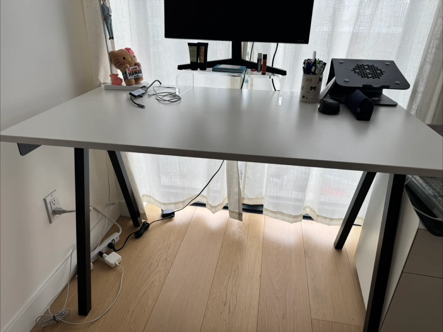 Office Desk and Chair image indicator(3)
