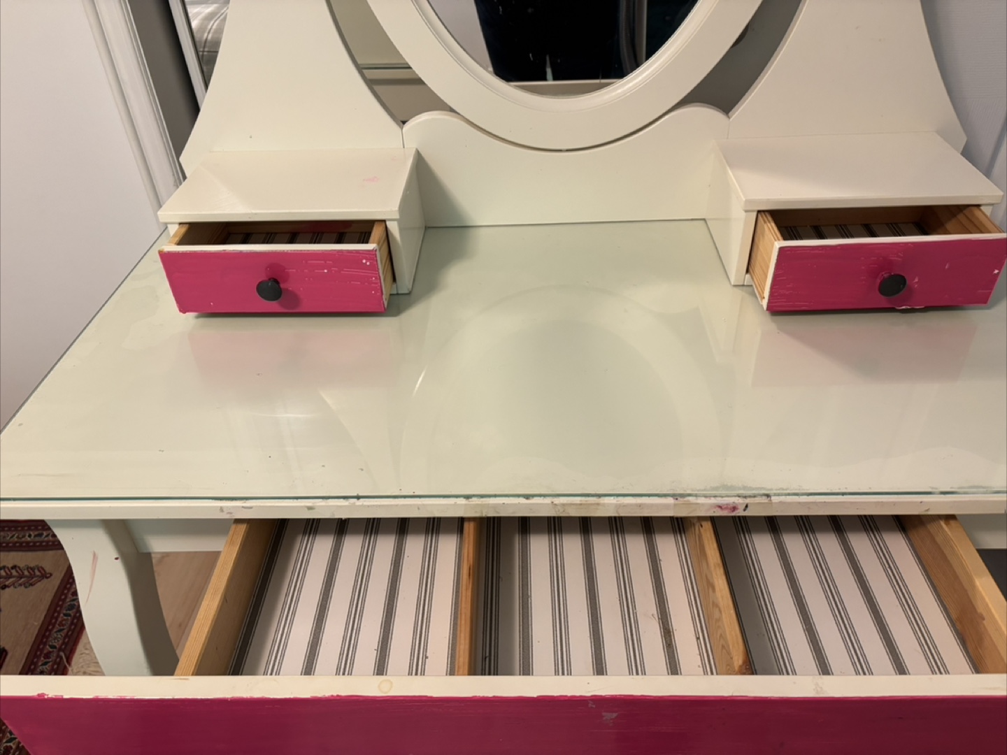 Urgent- IKEA Vanity Table with Mirror - photo 3