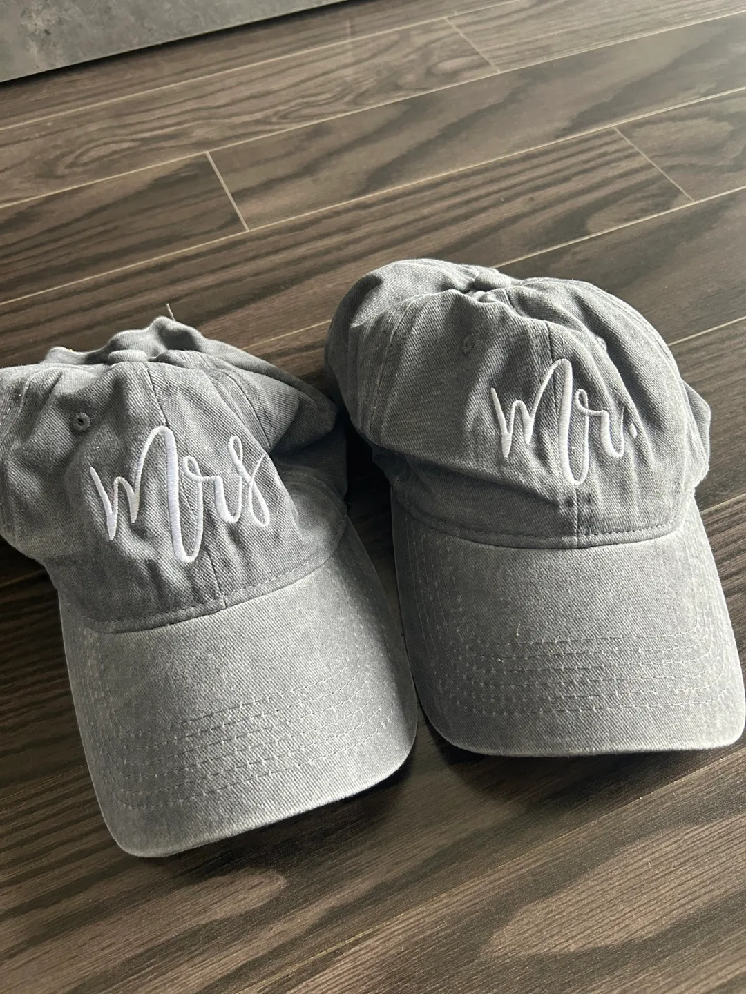 Mr & Mrs brand new cap hat set image indicator(2)