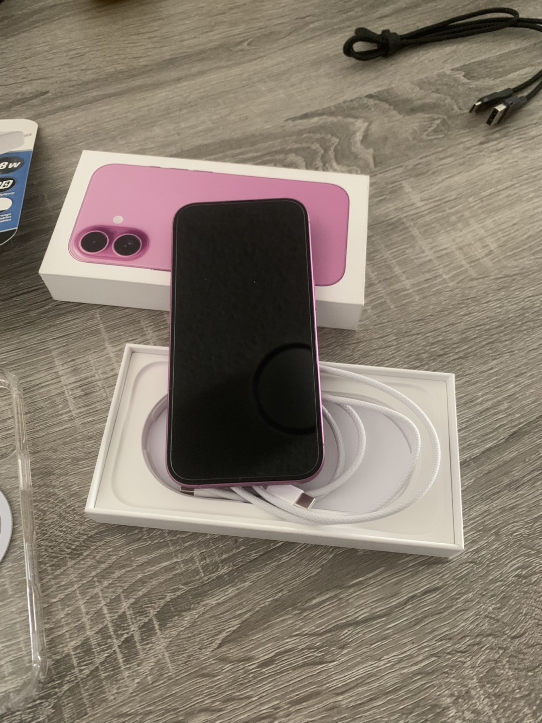 iPhone 16 in Lilac with Accessories - photo 3