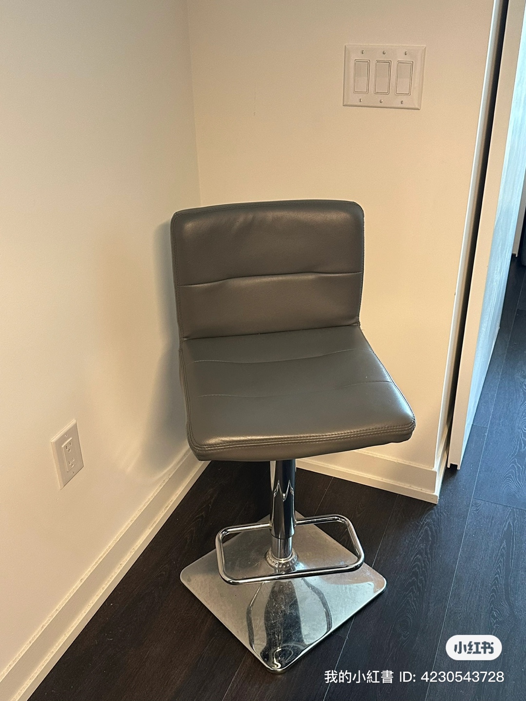 2 bar stools - photo 3