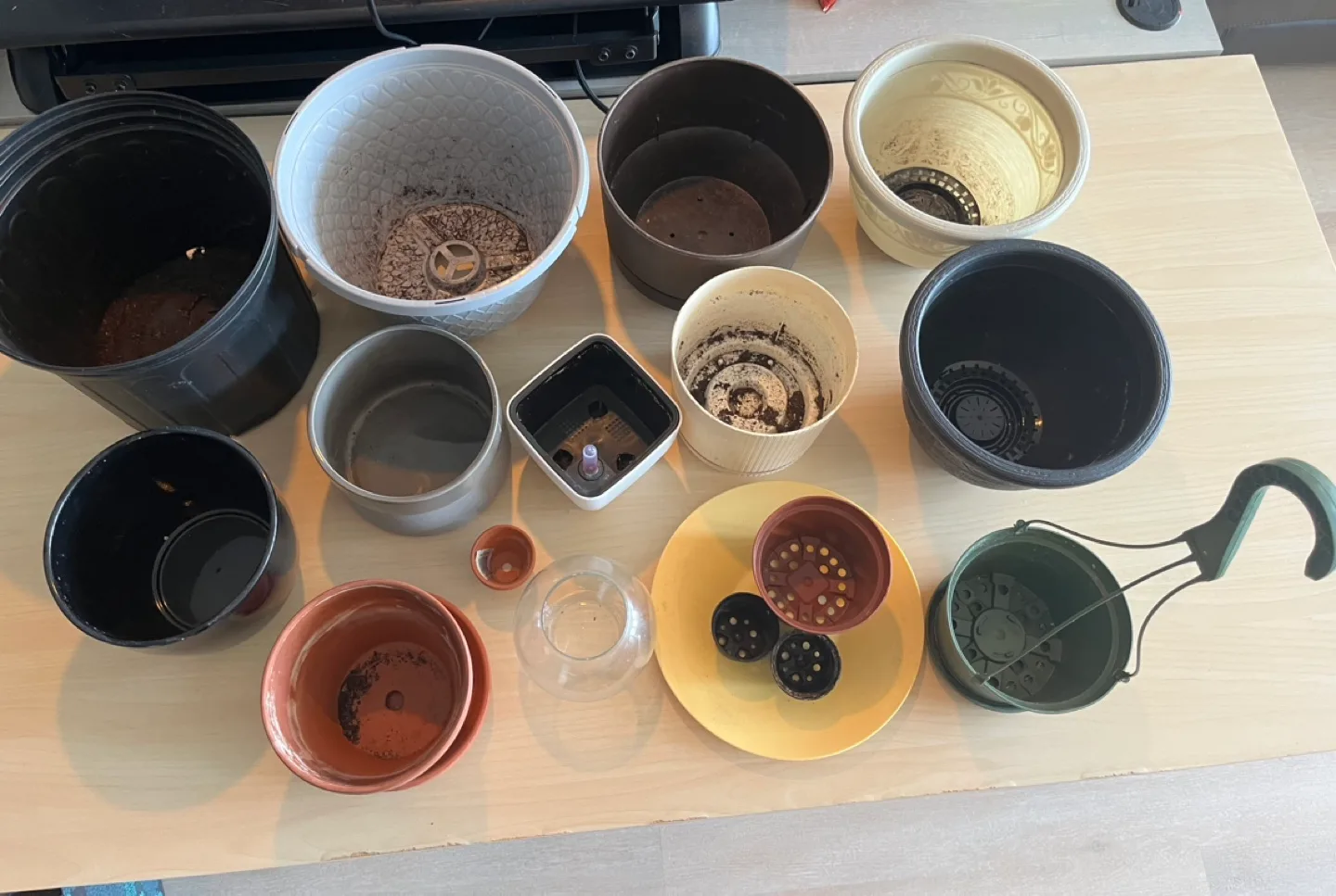 Assorted plant pots ($2-6ea or all for $40) image indicator(6)