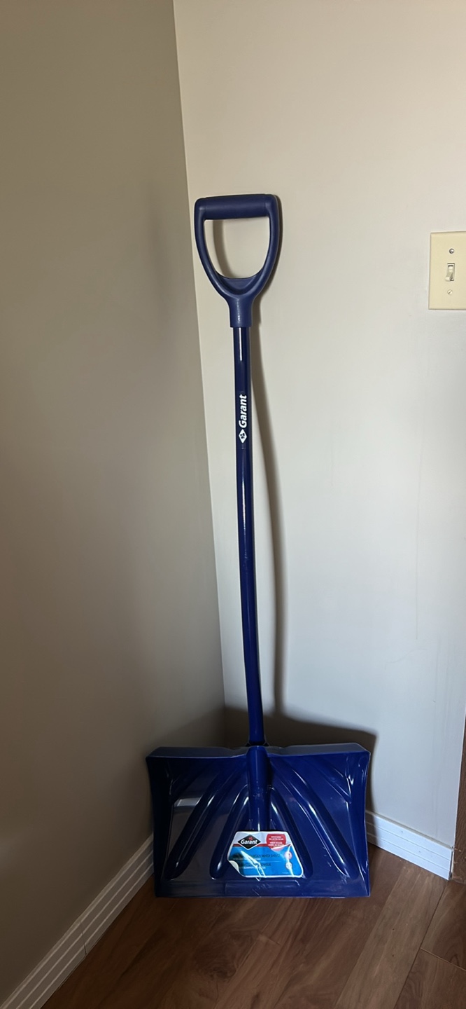 Garant Snow Shovel