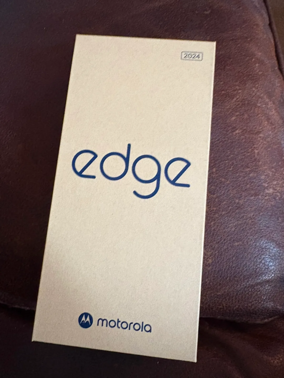 Motorola Edge 5G Smartphone Box thumbnail